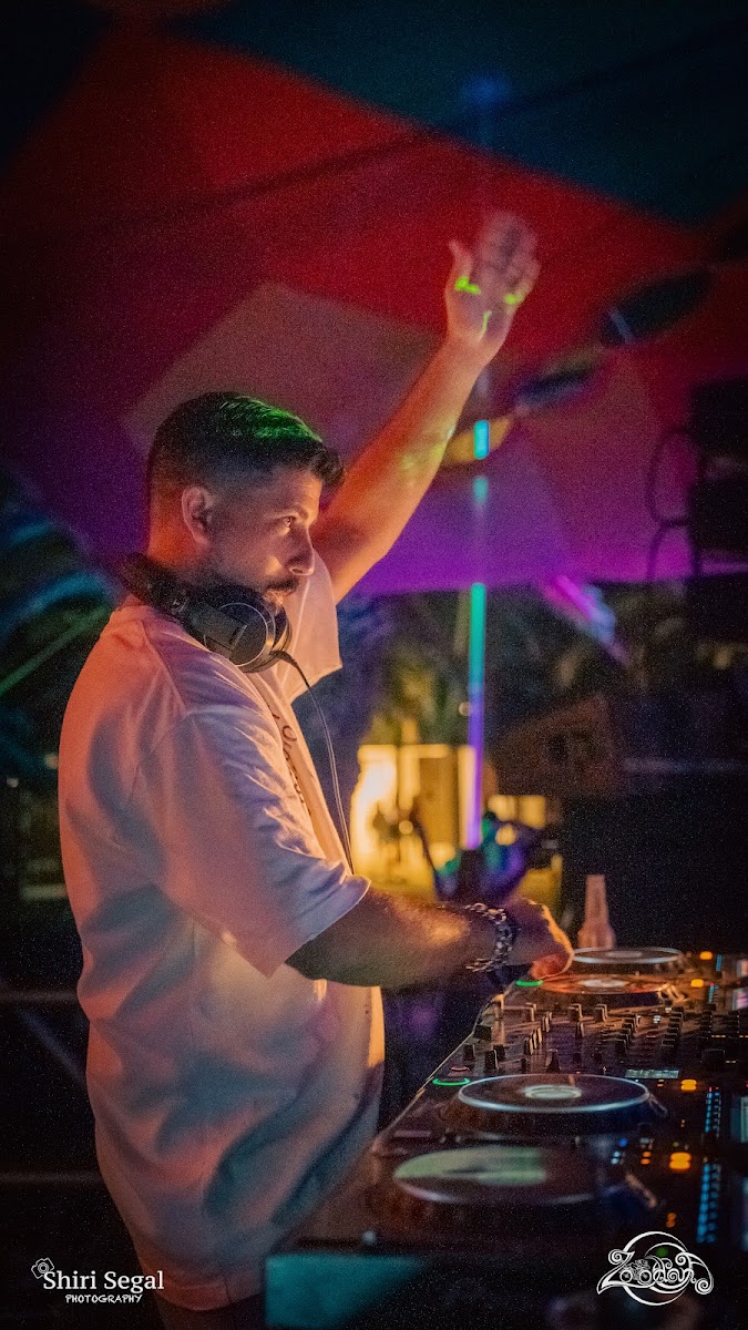 ZoodanA beach party
